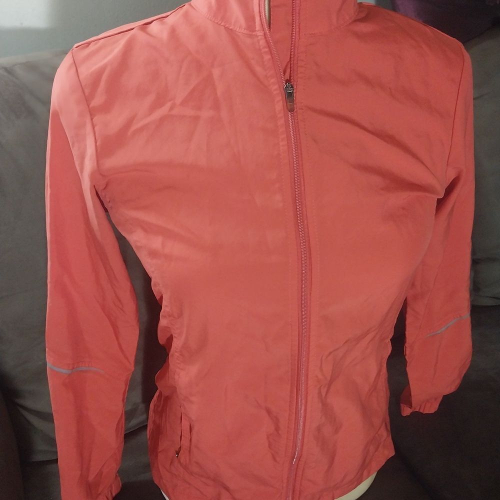 New Balance Bright Coral Lightweight Jacket /Windbreaker. NWOT.